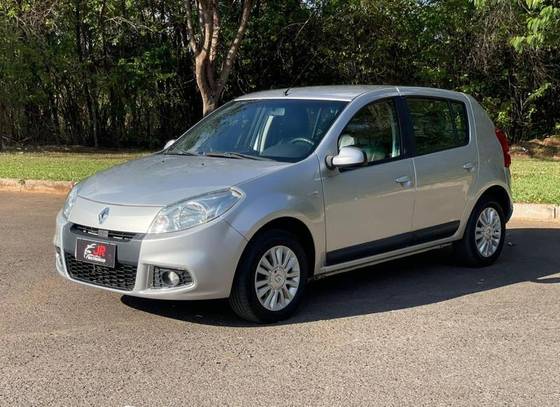RENAULT SANDERO 1.0 AUTHENTIQUE 16V FLEX 4P MANUAL RENAULT SANDERO 1.0 AUTHENTIQUE 16V FLEX 4P MANUAL